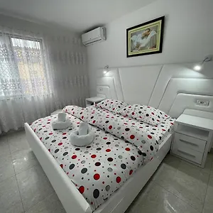 Appartement Romance, Tirana